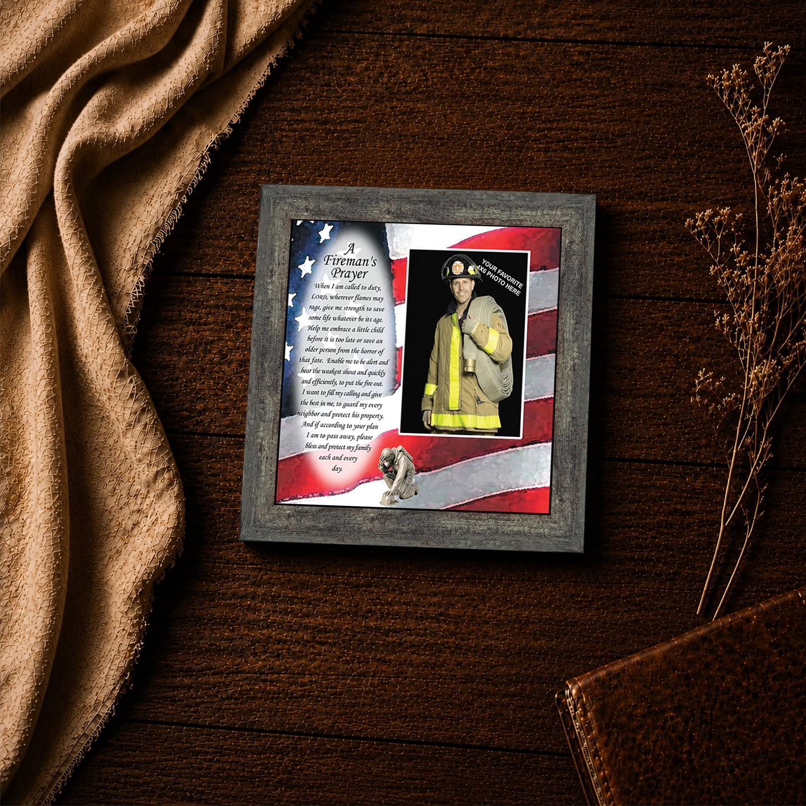 6795BW-4 Close-up of A Fireman's Prayer text and the kneeling firefighter figure on the flag